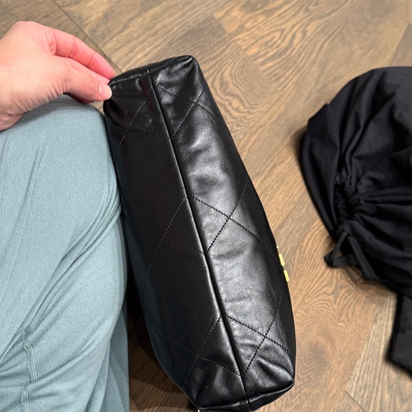 Chanel 22 small size Black Leather Shoulder Bag with Gold Chain - Picture 8 of 13